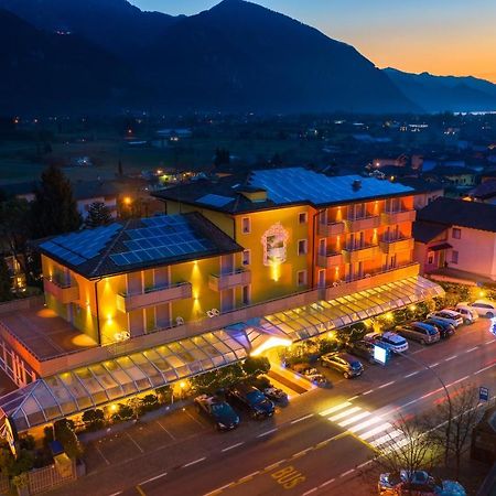 Hotel Castel Lodron Storo ภายนอก รูปภาพ