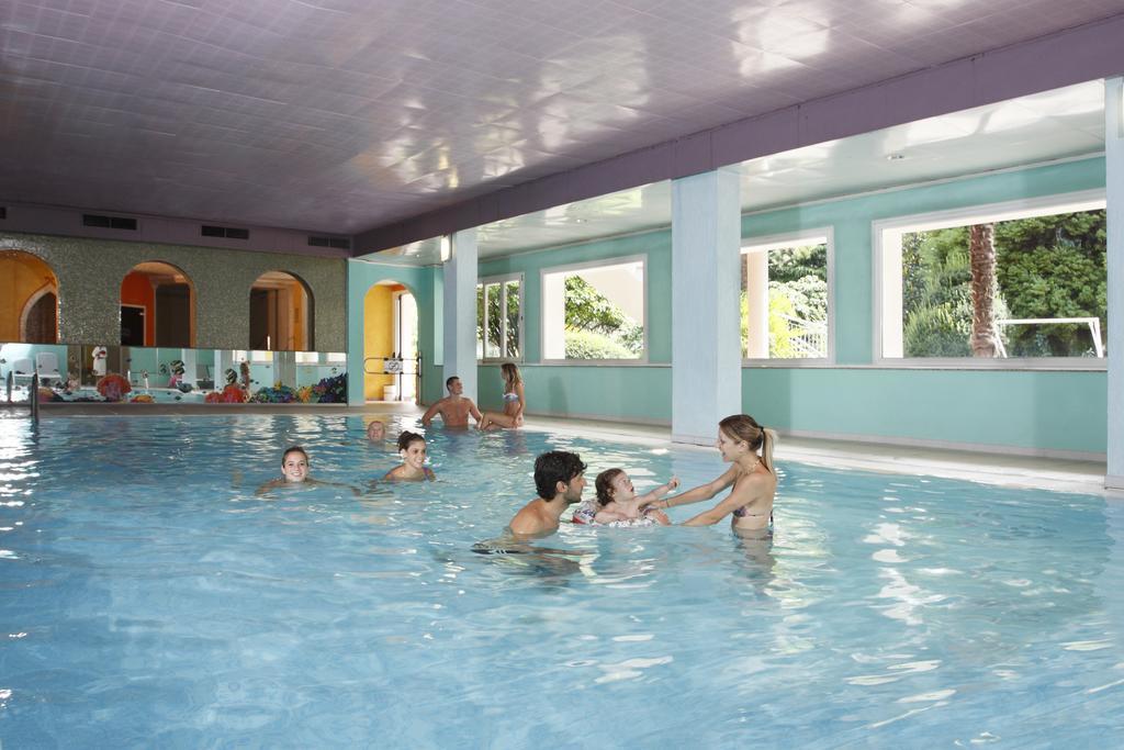 Hotel Castel Lodron Storo ภายนอก รูปภาพ