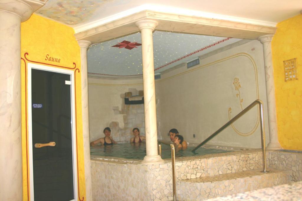 Hotel Castel Lodron Storo ภายนอก รูปภาพ