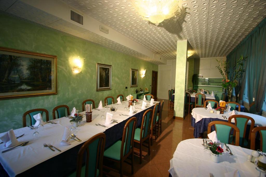 Hotel Castel Lodron Storo ภายนอก รูปภาพ