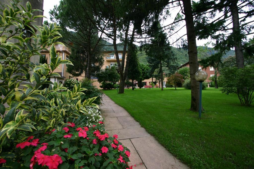 Hotel Castel Lodron Storo ภายนอก รูปภาพ