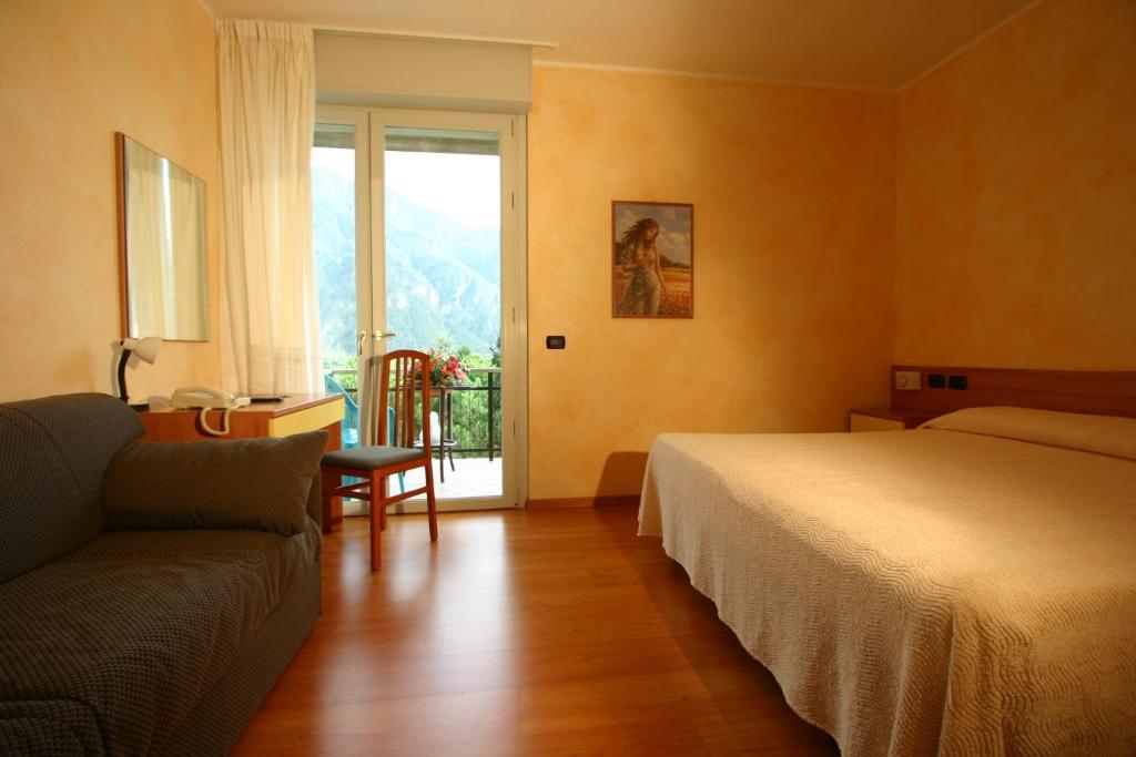 Hotel Castel Lodron Storo ภายนอก รูปภาพ