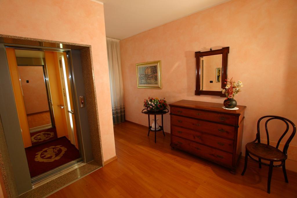 Hotel Castel Lodron Storo ภายนอก รูปภาพ